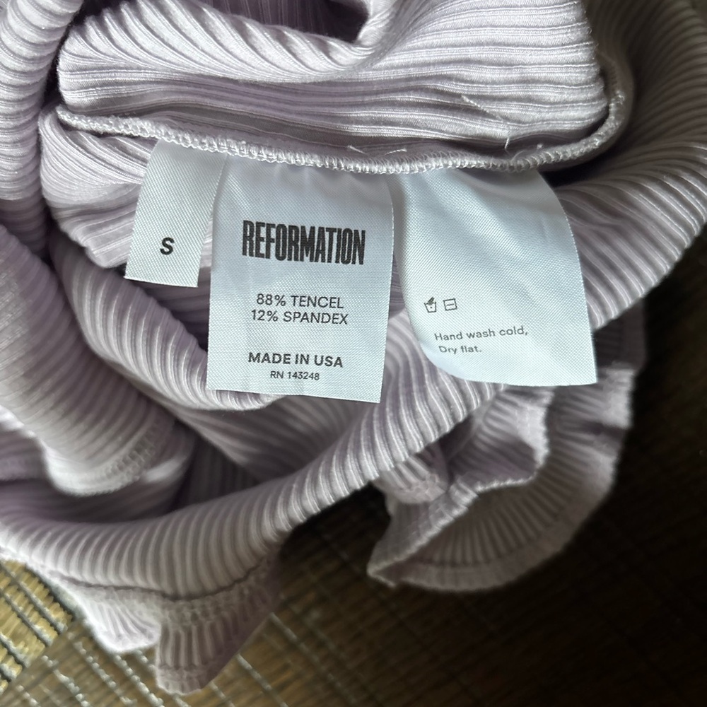 Reformation Lilac Ribbed Off Shoulder Cropped
Tee, Small - Picture 5 of 5